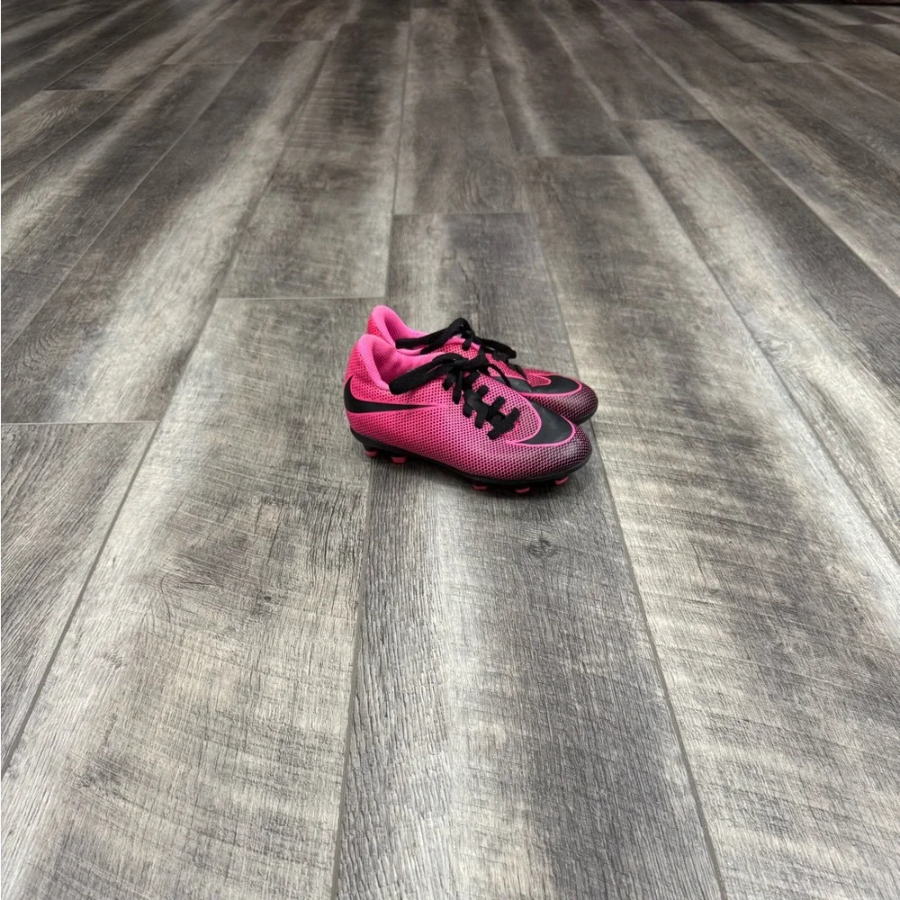 Nike Kids‎ Pink Soccer Cleats